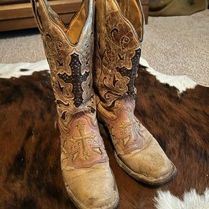 Corral cross boots *price is firm no offers*